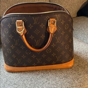 Louis Vuitton Brown Monogram Dome Satchel with Vachetta Trim


Alma purse